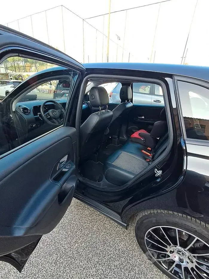 Usata Mercedes B180 116 CV (85 kW) 2019 Nero Utilitaria