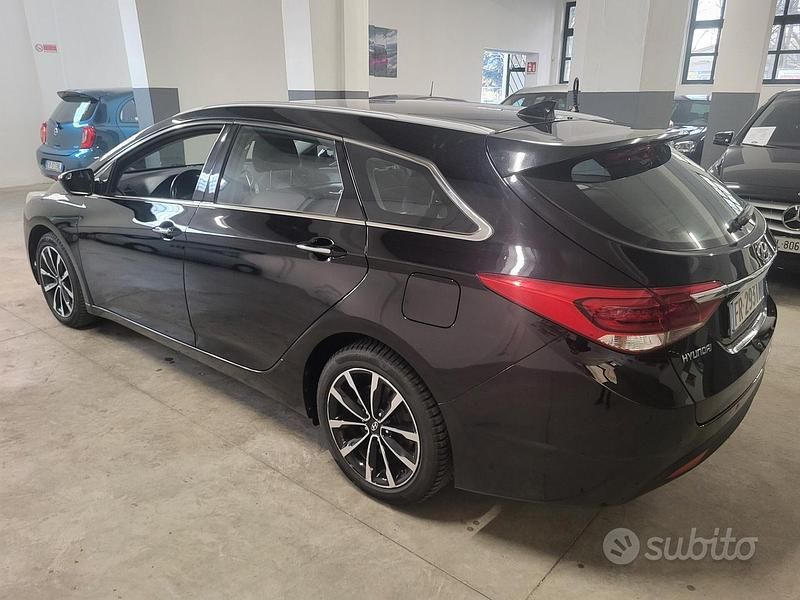 Usata Hyundai i40 141 CV (103 kW) 2018 Nero Station wagon