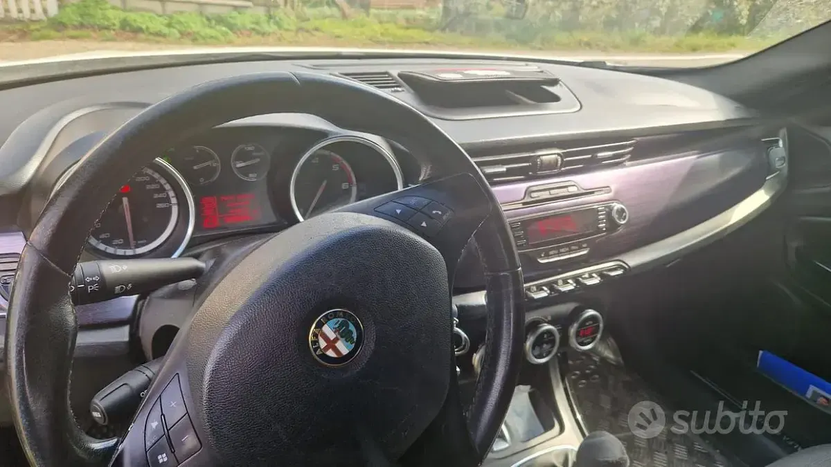 Usata Alfa Romeo Giulietta 140 CV (102 kW) 2012 Bianco Utilitaria