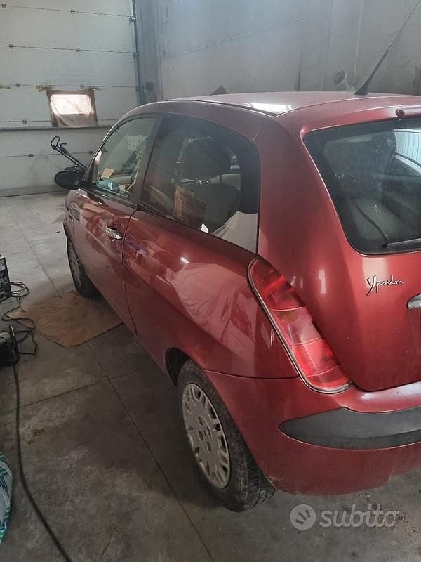 Usata Lancia Ypsilon 69 CV (50 kW) 2005 Rosso Utilitaria