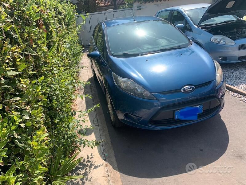 Usata 2011 Ford Fiesta Due volumi | 3750 € - Immagine 1/4