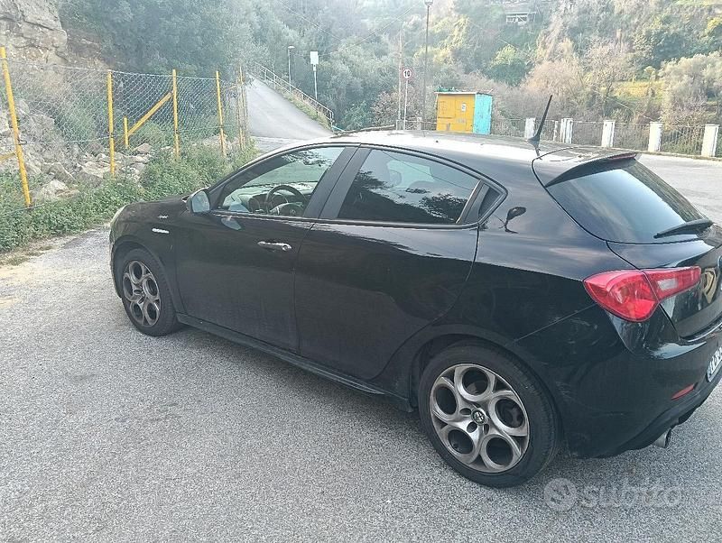 Usata Alfa Romeo Giulietta Sprint 120 CV (88 kW) 2015 Nero Utilitaria