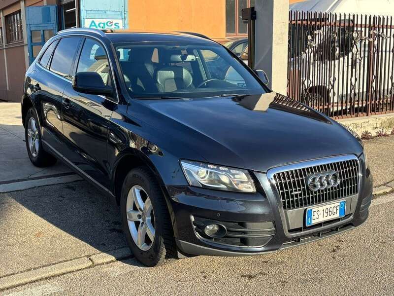 Blu/azzurro Usata 2011 Audi Q5 Ambiente SUV | 9900 € (Buon prezzo) - Immagine 1/4