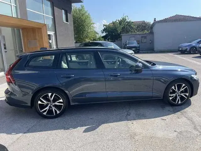Usata Volvo V60 Plus 197 CV (144 kW) 2023 Blu Station wagon