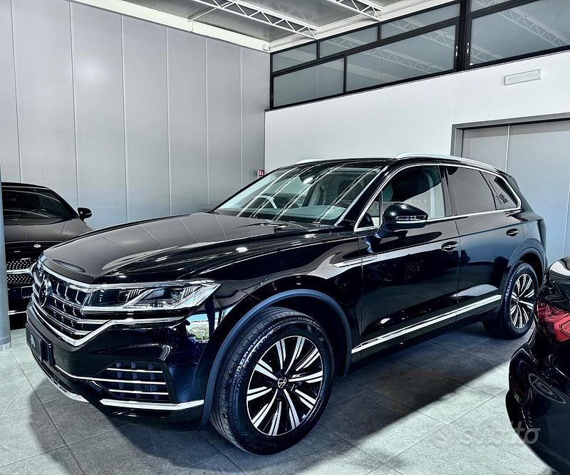 Usata VW Touareg 231 CV (169 kW) 2023 Nero SUV