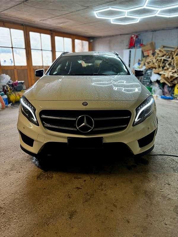 Usata Mercedes GLA200 136 CV (100 kW) 2015 Bianco SUV