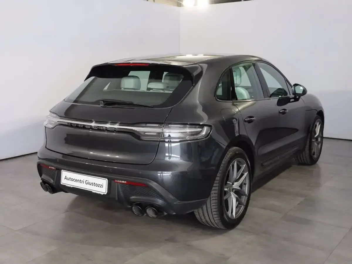 Usata Porsche Macan 381 CV (280 kW) 2023 Grigio vulcano SUV
