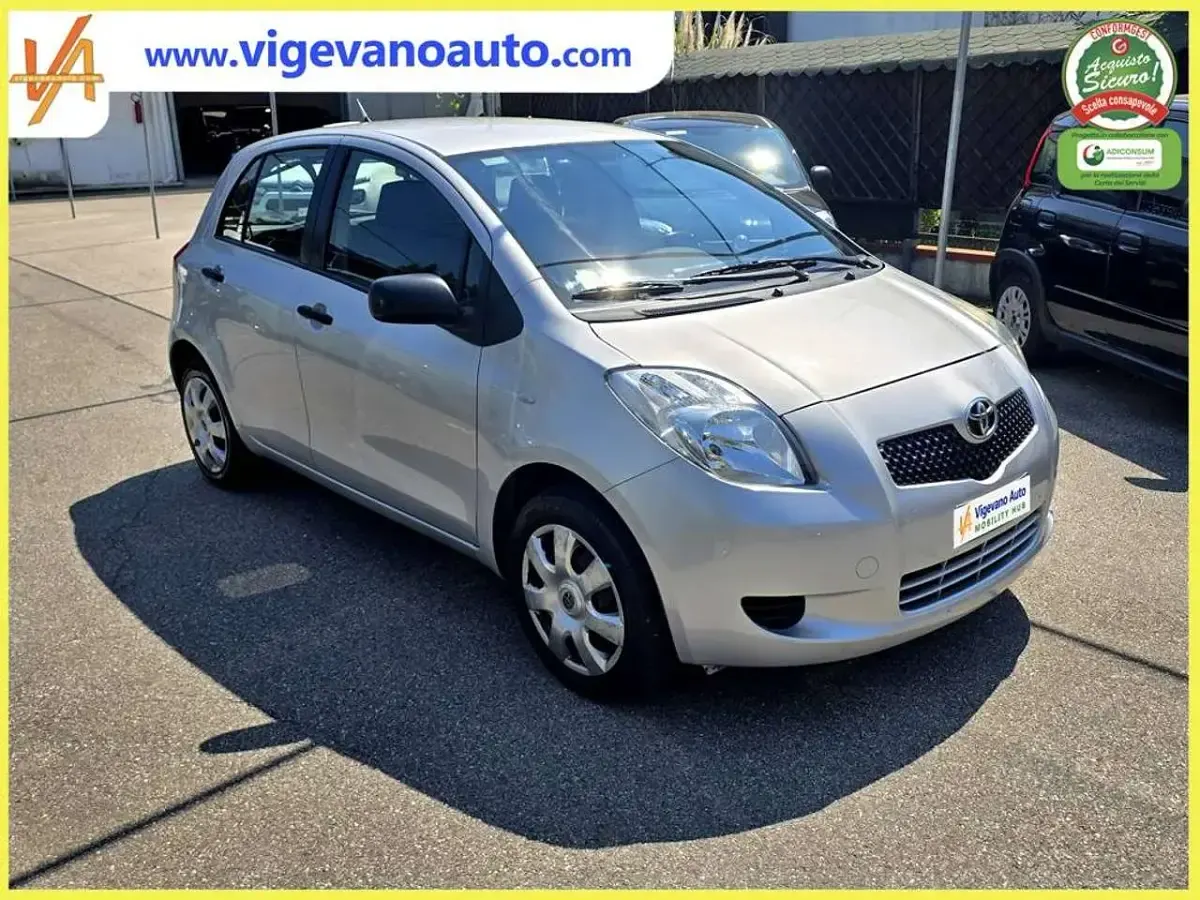 Usata Toyota Yaris 69 CV (50 kW) 2008 Argento Utilitaria