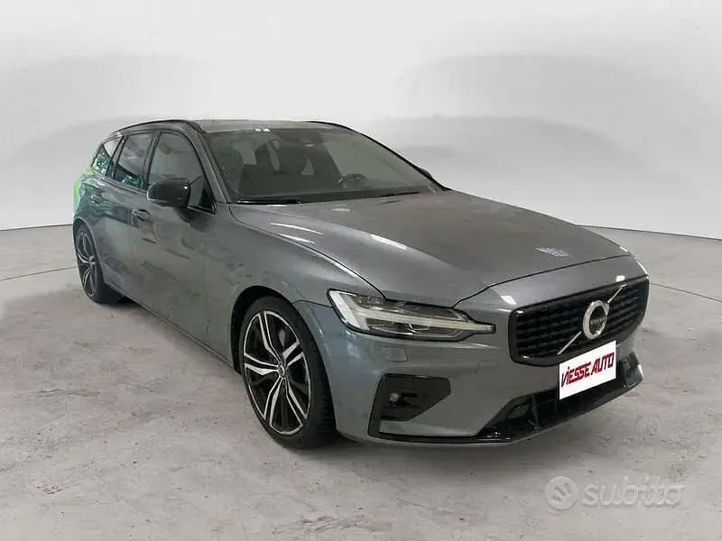 Usata Volvo V60 R-Design 250 CV (183 kW) 2021 Grigio Station wagon
