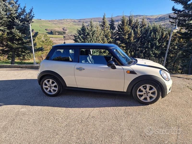 Bianco Usata 2007 Mini Cooper Utilitaria | 4900 € (Molto cara) - Immagine 1/4