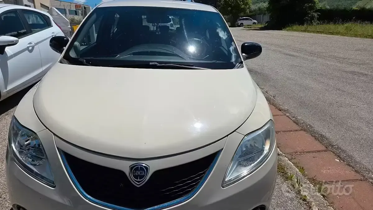 Usata Lancia Ypsilon 69 CV (50 kW) 2015 Utilitaria