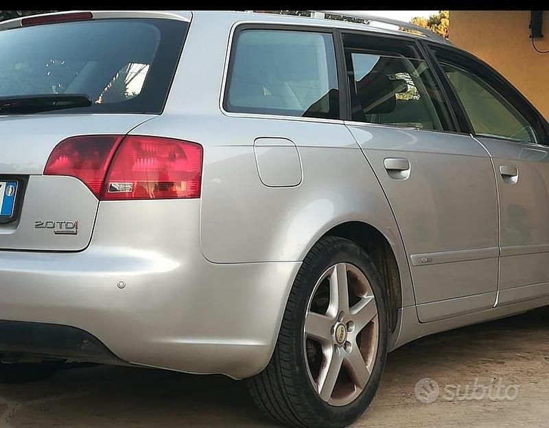 Usado Audi A4 150 CV (110 kW) 2006 Gris Familiar