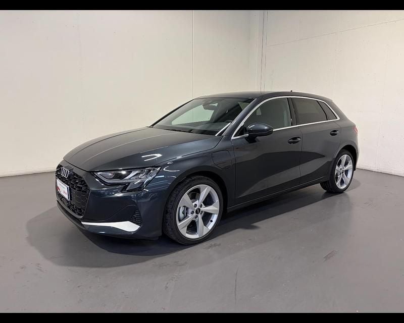 Nuova Audi A3 Advanced 150 CV (110 kW) 2025 Grigio Berlina