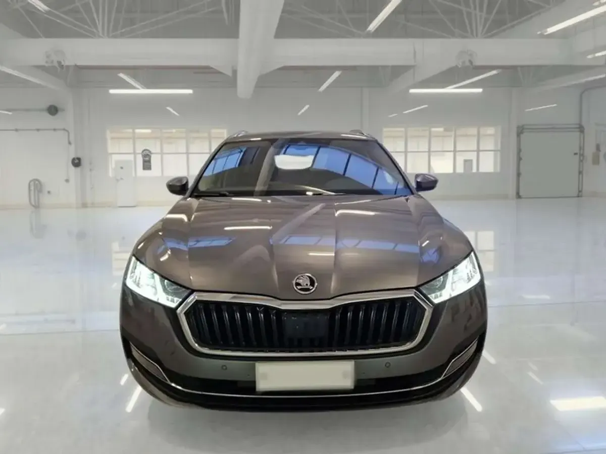 Usata Skoda Octavia Style 150 CV (110 kW) 2023 Grigio Station wagon
