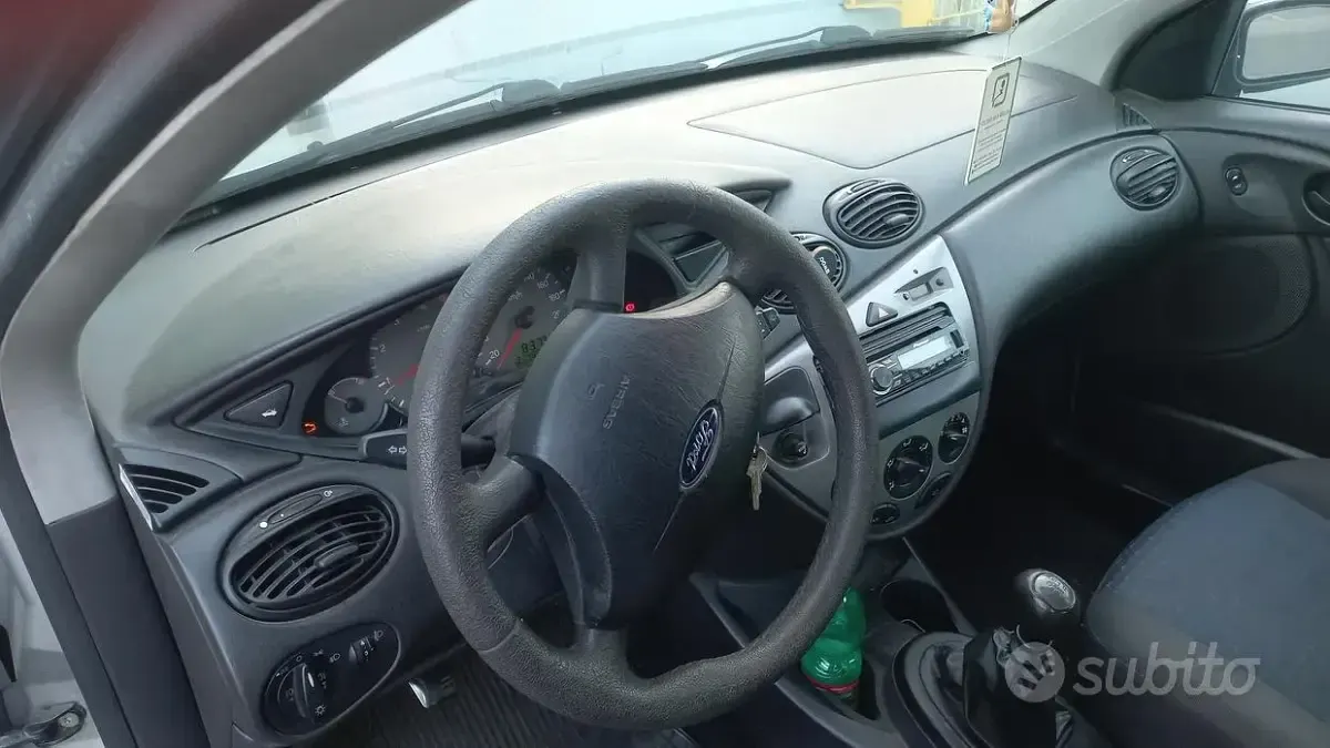 Usata Ford Focus 100 CV (73 kW) 2004 Grigio Berlina