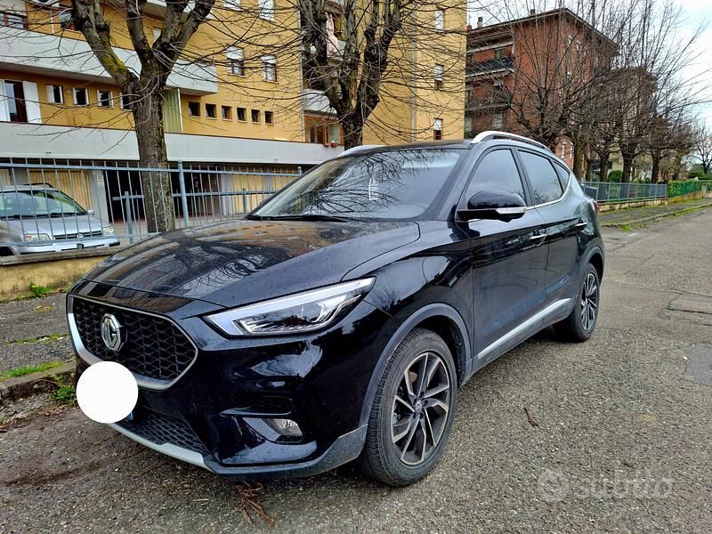 Usata MG ZS Luxury 106 CV (77 kW) 2024 Nero Berlina