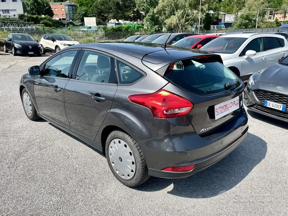 Usata Ford Focus 105 CV (77 kW) 2016 Grigio Berlina