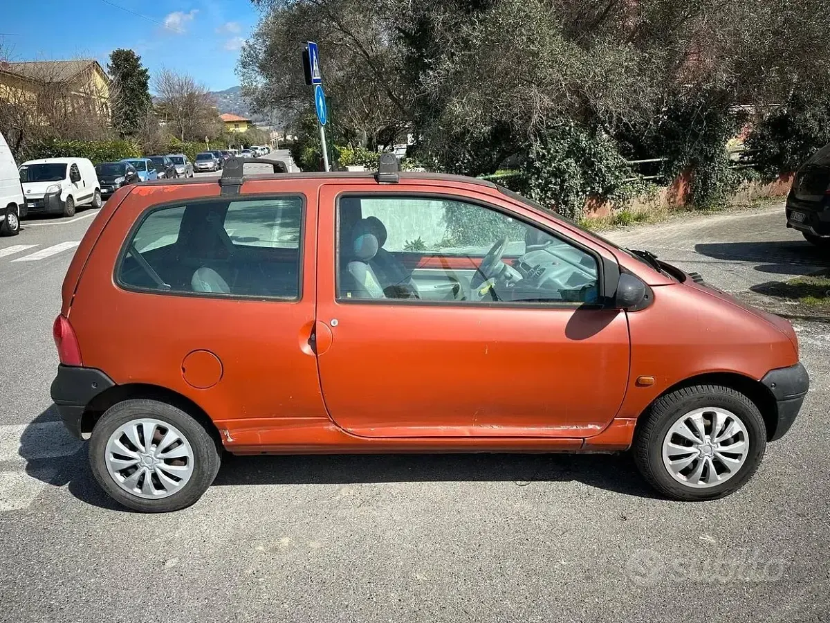 Usata Renault Twingo 58 CV (42 kW) 1998 Arancione Utilitaria