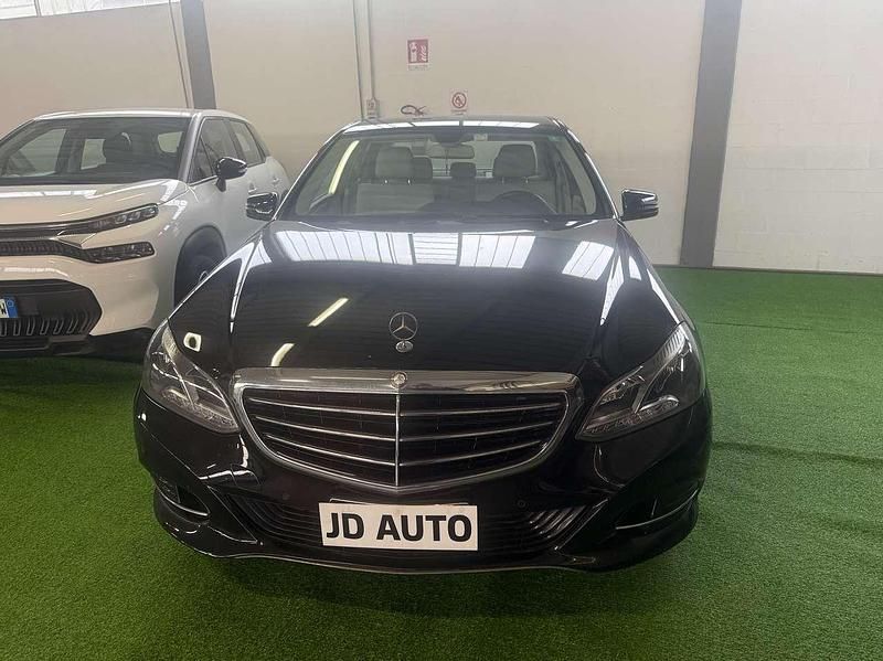 Usata Mercedes E200 Premium 136 CV (100 kW) 2015 Nero Berlina