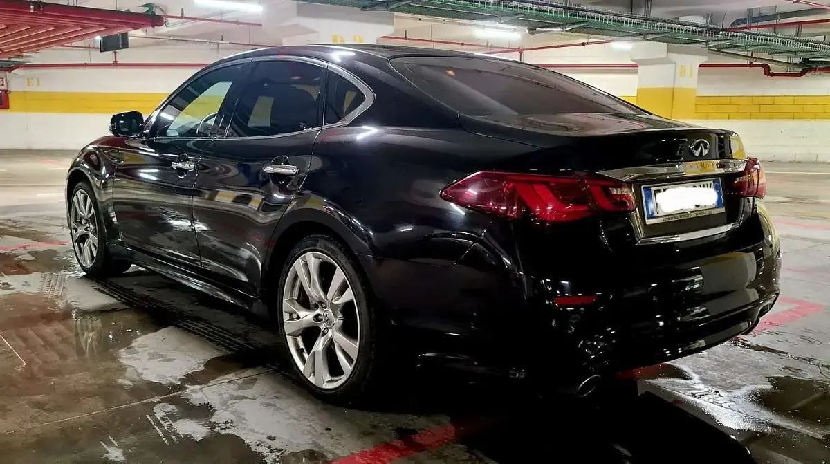 Usata Infiniti Q70 Premium 170 CV (125 kW) 2016 Nero Berlina
