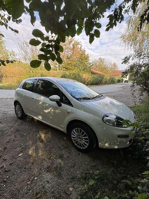 Usata Fiat Punto Street 69 CV (50 kW) 2014 Utilitaria