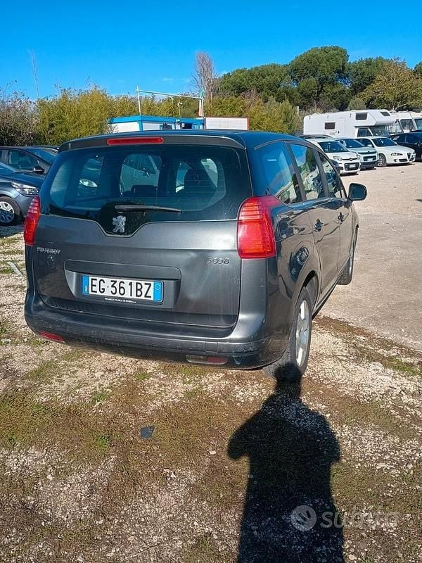 Usata Peugeot 5008 150 CV (110 kW) 2011 Grigio Monovolume