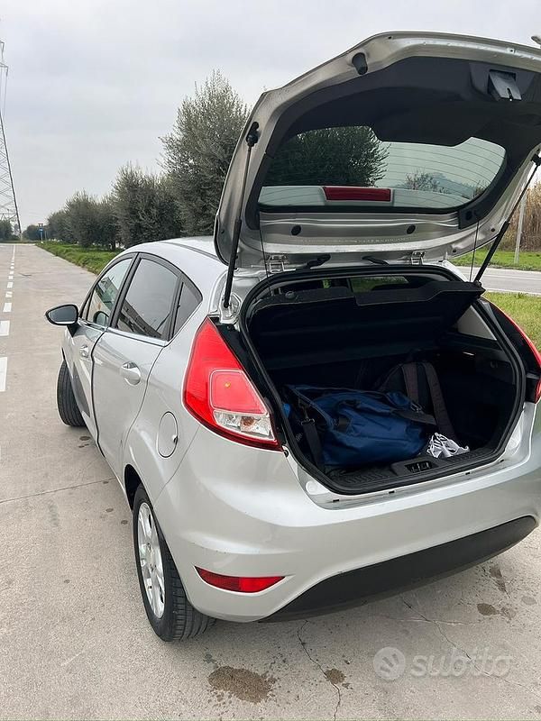 Usata Ford Fiesta 95 CV (69 kW) 2015 Berlina