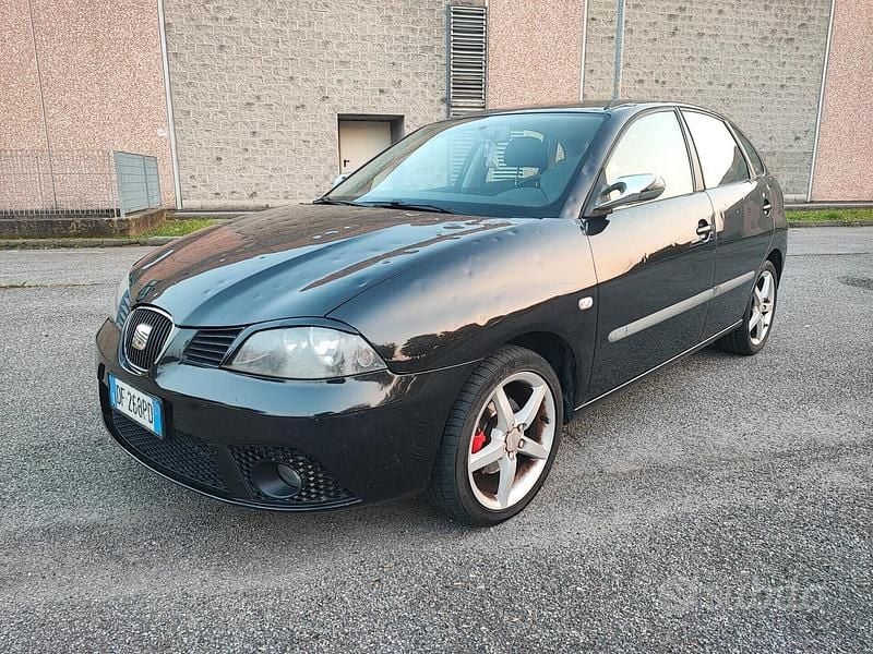 Nero Usata 2007 Seat Ibiza Stylance Tre volumi | 1200 € (Super prezzo) - Immagine 1/4