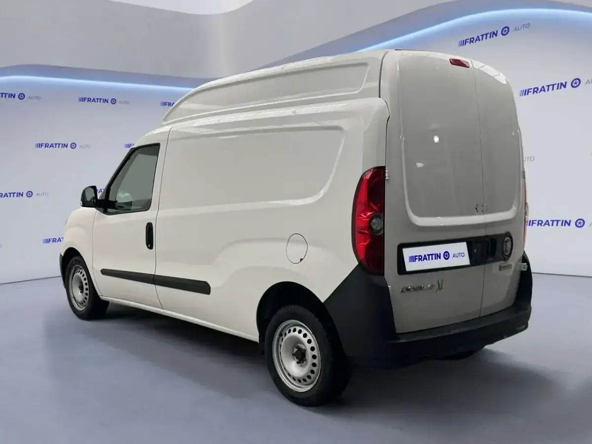 Usata Fiat Doblò Business 105 CV (77 kW) 2021 Bianco Monovolume