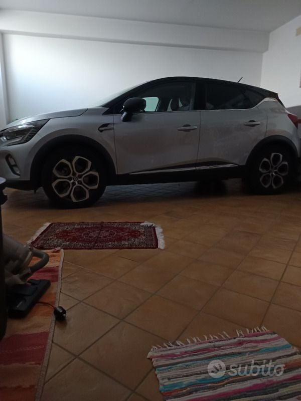 Usata Renault Captur 143 CV (105 kW) 2022 Grigio SUV