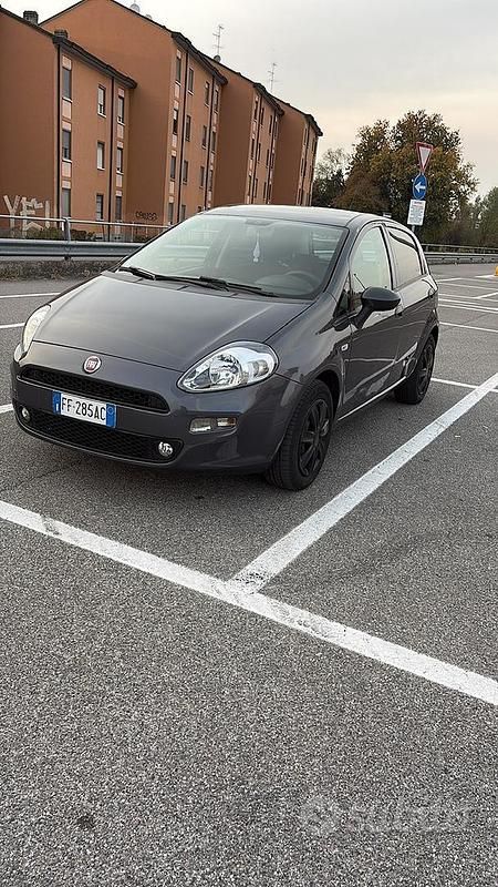 Usata Fiat Grande Punto 65 CV (47 kW) 2016 Grigio Utilitaria