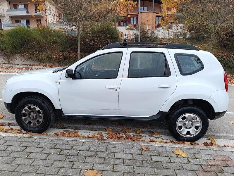 Usata Dacia Duster Lauréate 107 CV (78 kW) 2012 Bianco Berlina