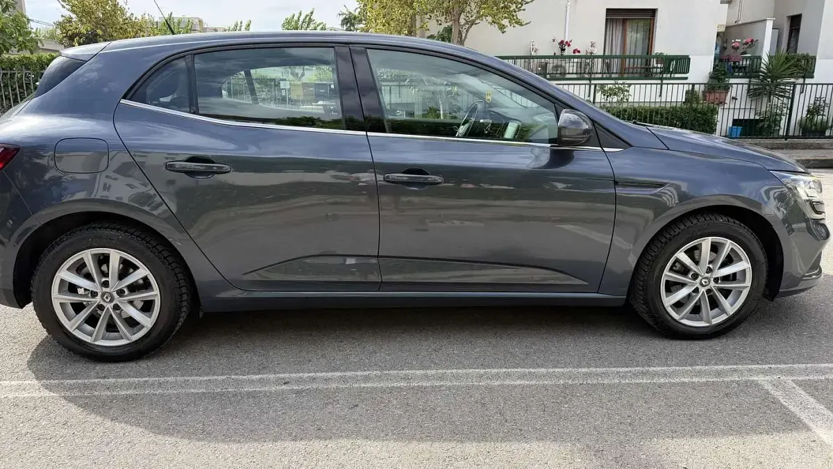 Usata Renault Mégane III Zen 110 CV (80 kW) 2016 Berlina