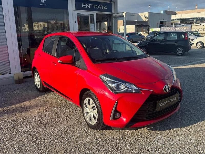 Usata Toyota Yaris Active 72 CV (52 kW) 2019 Rosso Berlina