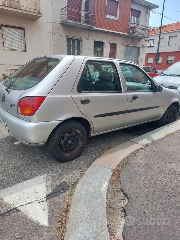 Usata Ford Fiesta 1999 Grigio Utilitaria