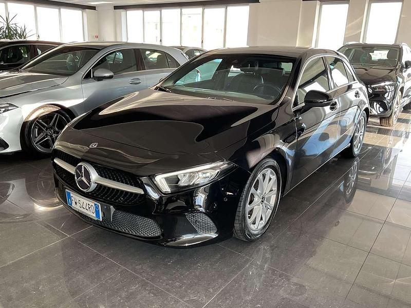 Usata Mercedes A180 116 CV (85 kW) 2019 Nero Berlina