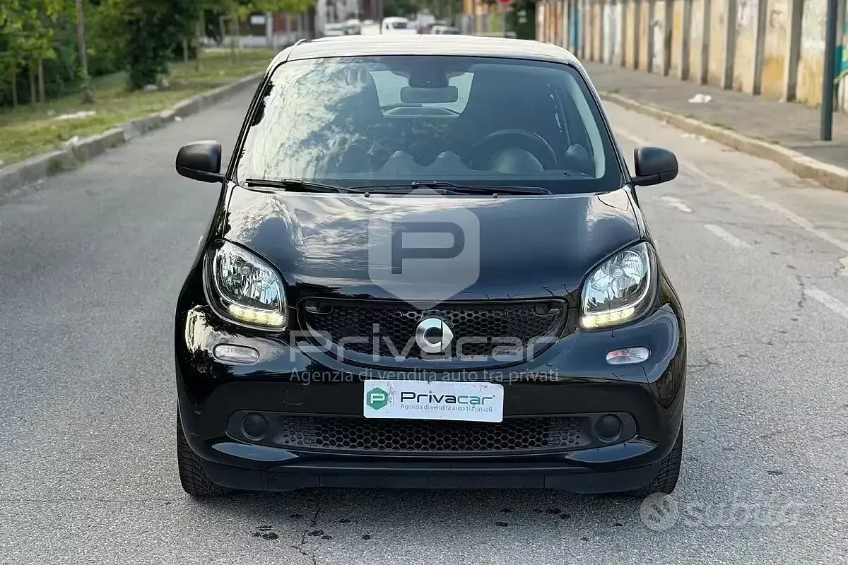 Usado Smart ForFour Passion 90 CV (66 kW) 2018 Negro Utilitario