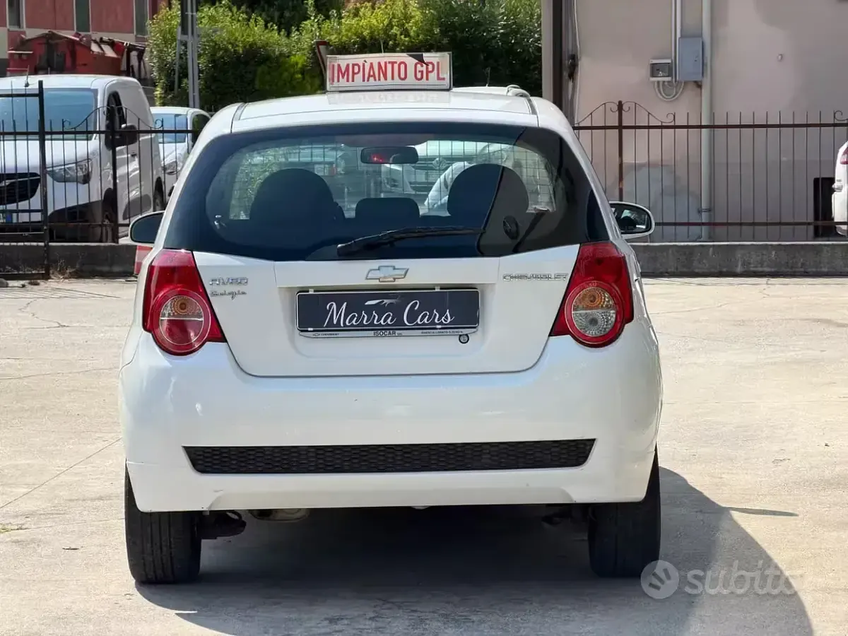 Usata Chevrolet Aveo 82 CV (60 kW) 2010 Bianco Berlina