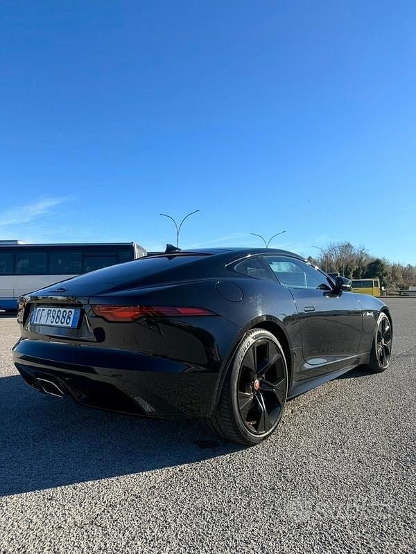 Usata Jaguar F-Type R-Dynamic 300 CV (220 kW) 2021 Nero Coupé