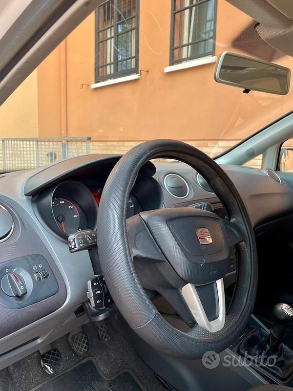 Usata Seat Ibiza 70 CV (51 kW) 2012 Bianco Berlina