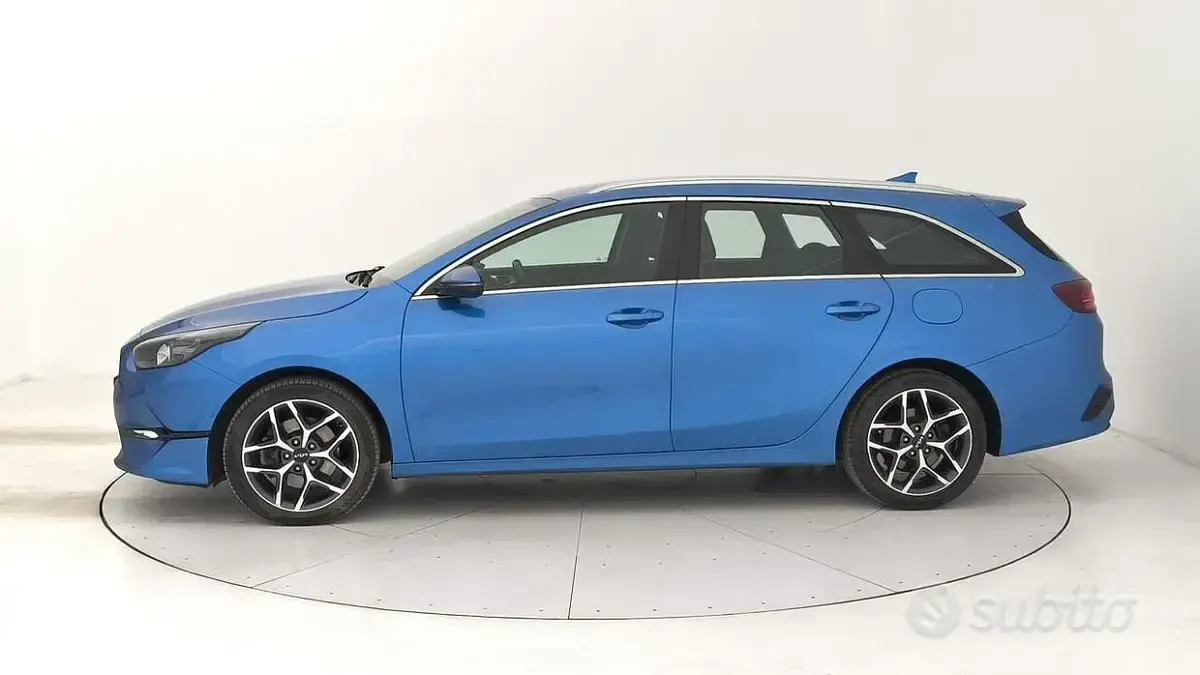 Usata Kia Ceed 136 CV (100 kW) 2023 Blu Utilitaria