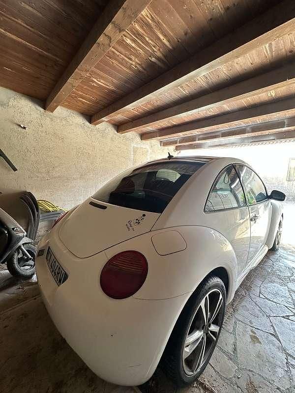 Usata VW Beetle 131 CV (96 kW) 2005 Bianco Utilitaria