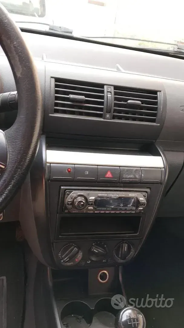 Usata VW Fox 54 CV (39 kW) 2005 Nero Utilitaria
