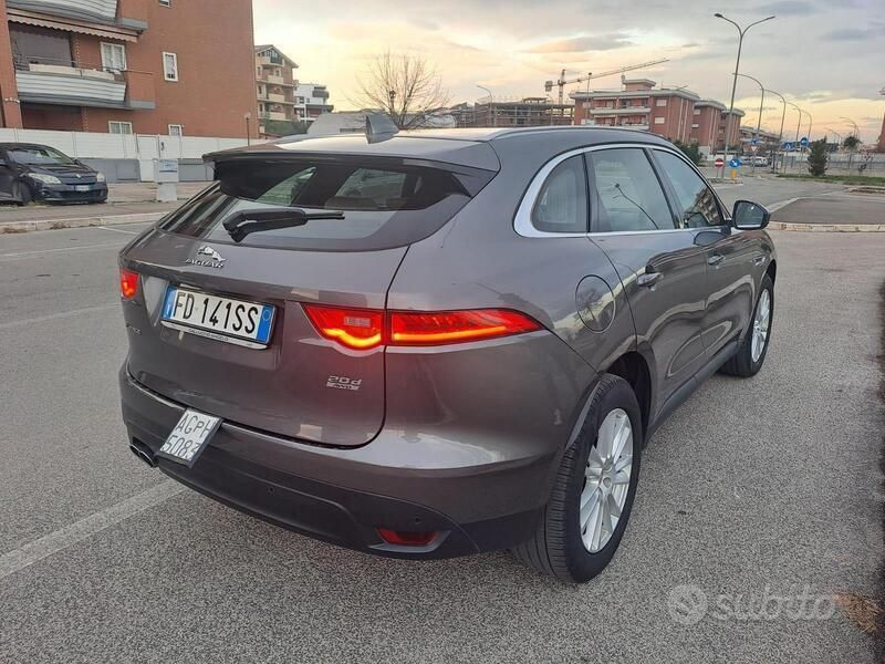 Usata Jaguar F-Pace 180 CV (132 kW) 2016 Grigio SUV