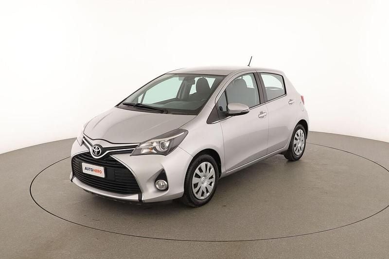 Usata Toyota Yaris Active 70 CV (51 kW) 2017 Argento Utilitaria