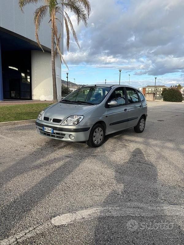 Grigio Usata 2001 Renault Scénic Monovolume | 900 € - Immagine 1/4
