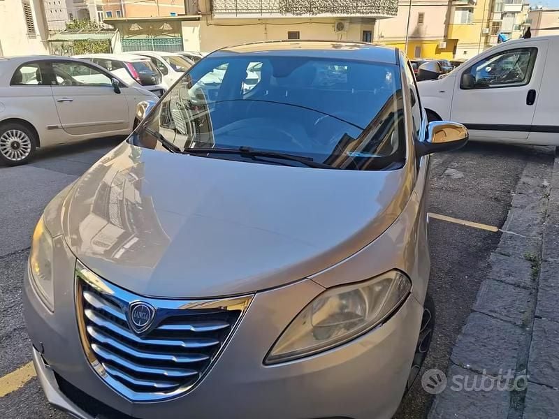 Usata Lancia Ypsilon 95 CV (69 kW) 2012 Utilitaria
