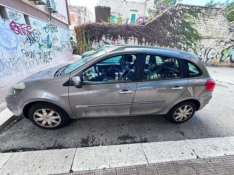 Usata Renault Clio GrandTour 85 CV (62 kW) 2010 Grigio Station wagon