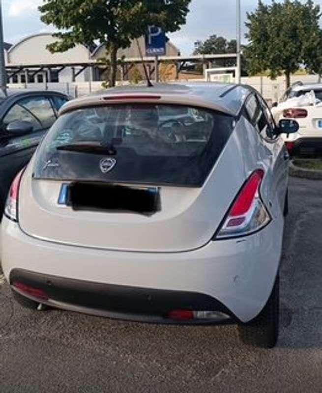 Usata Lancia Ypsilon S 69 CV (50 kW) 2017 Argento Utilitaria