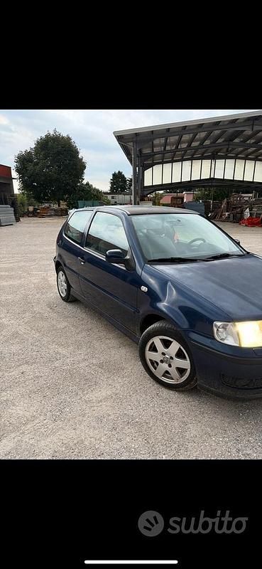 Usata 2000 VW Polo Tre volumi | 1500 € (Buon prezzo) - Immagine 1/4